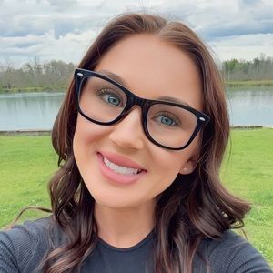 Meet your Posher, Alexandra